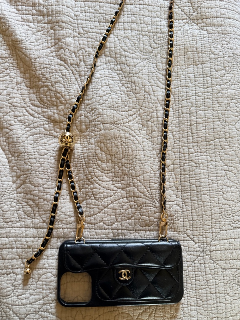 CHANEL Black Quilted Leather Camera-Style Crossbody Phone Case with Gold Chain - Picture 4 of 4